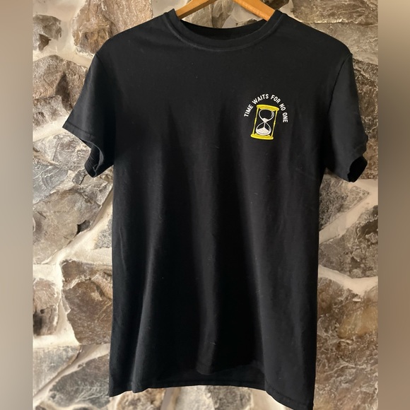 SOLD—-🖤 COOL T-Shirt - Picture 2 of 6